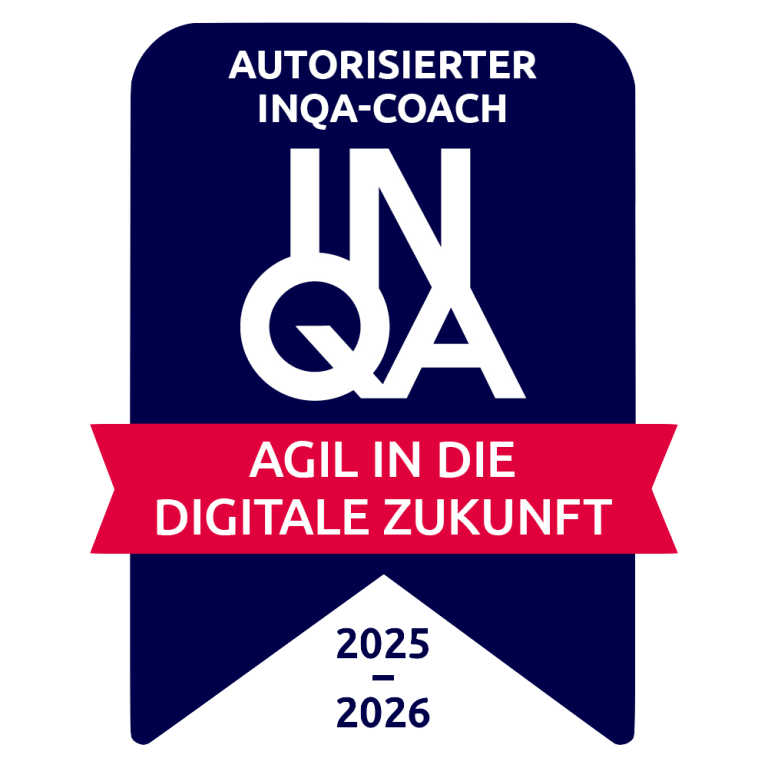 Was ist INQA? Logo eines autorisierten INQA-Coaches mit dem Slogan "Agil in die digitale Zukunft 2025-2026".